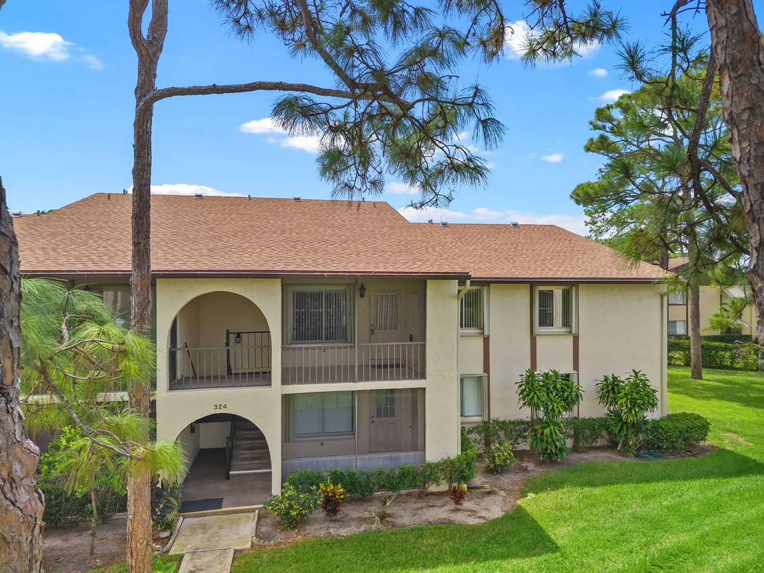 Photo of Unit B2 at 324 KNOTTY PINE Circle