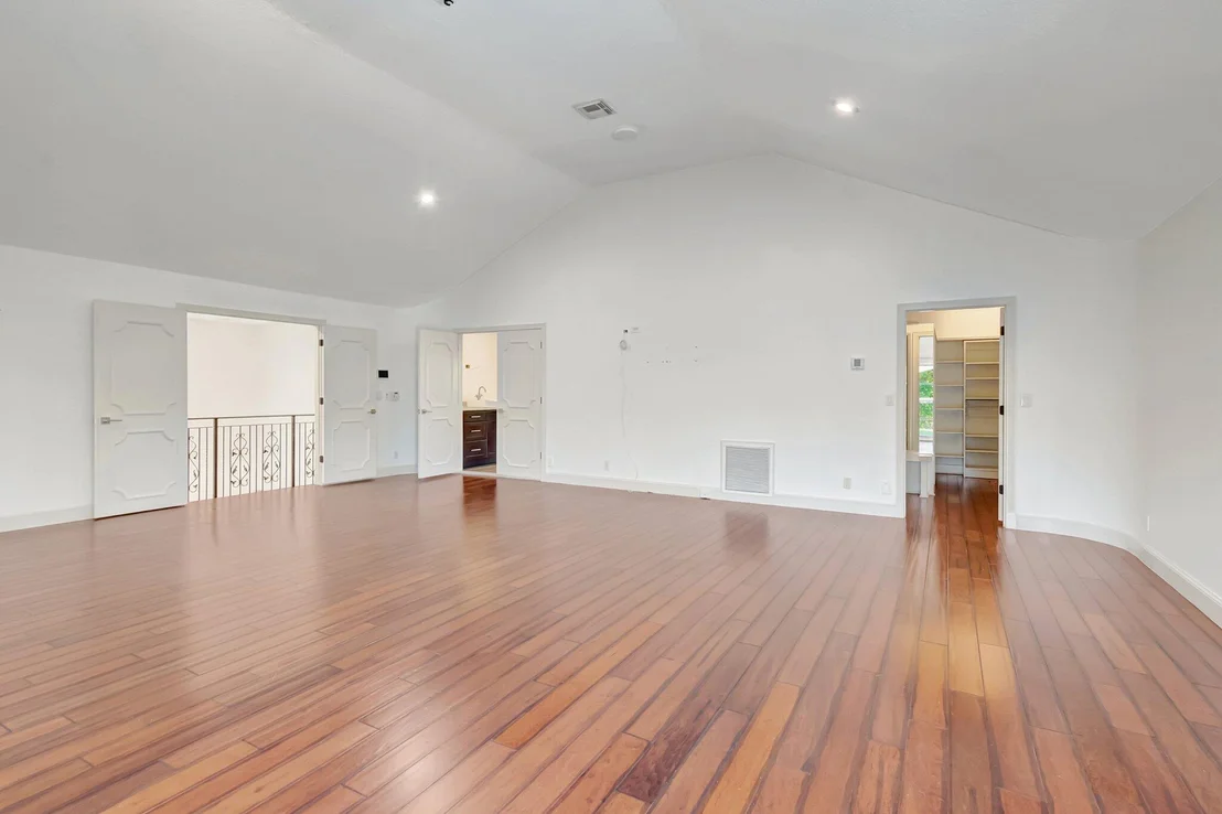 Photo of 930 N Parkside Cir Circle N