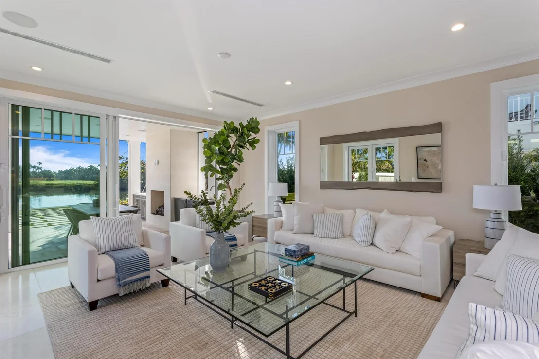 Photo of 584 Island Drive