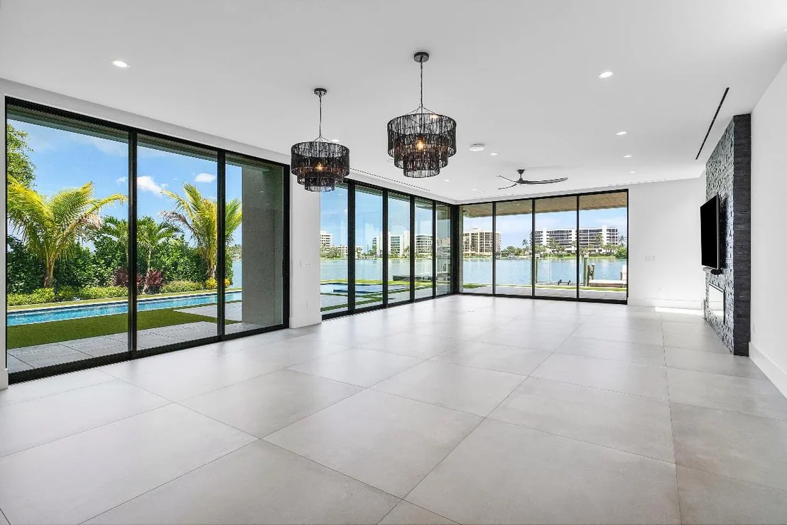 Photo of 3445 Harbor Road N