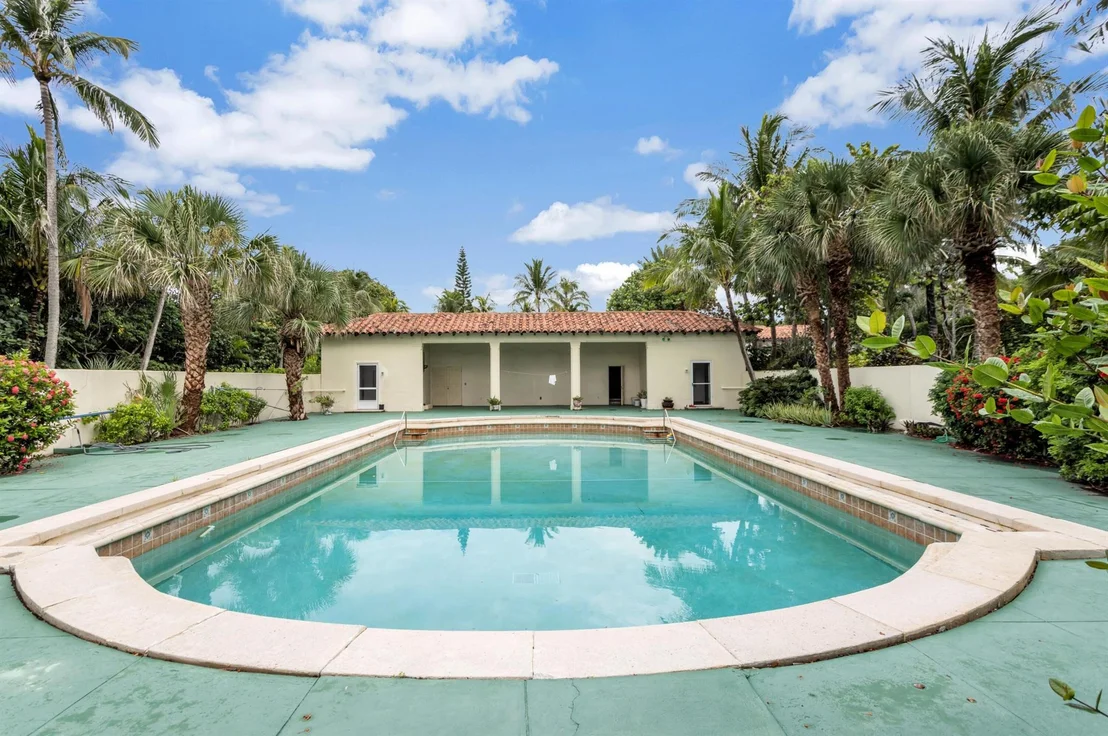 Photo of 1443 N Ocean Boulevard