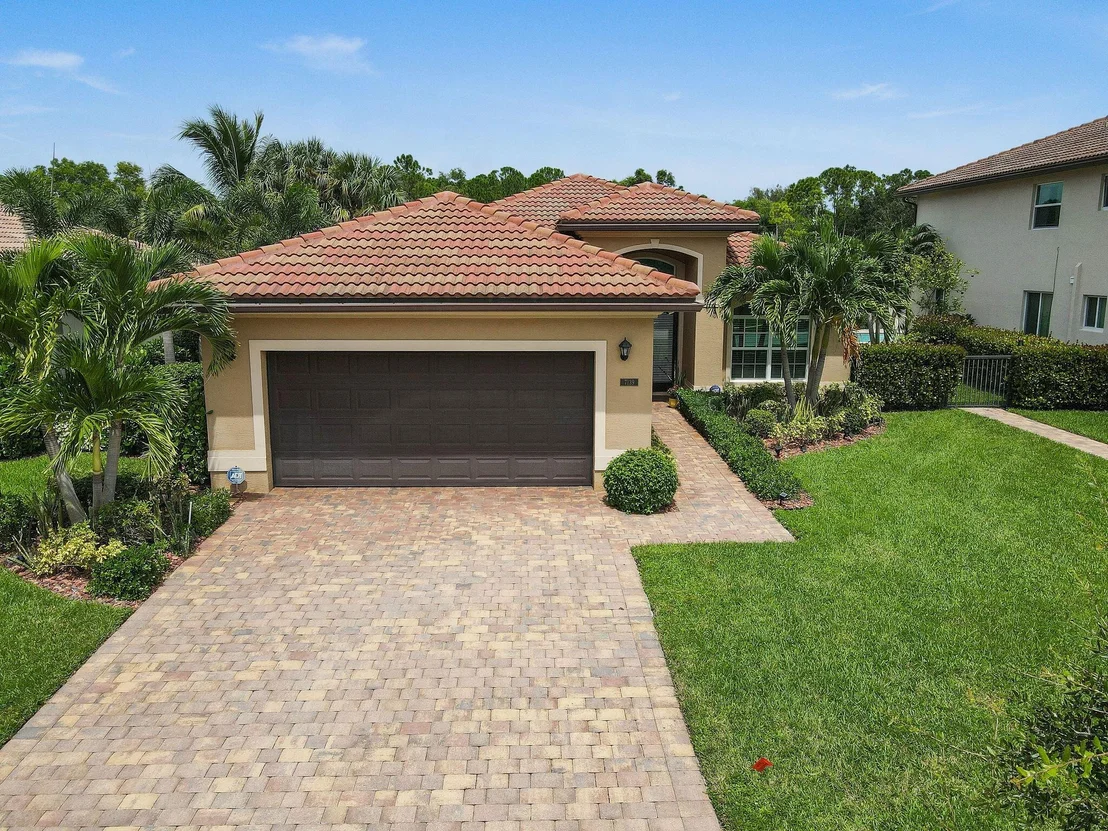 Photo of 7139 Limestone Cay Road