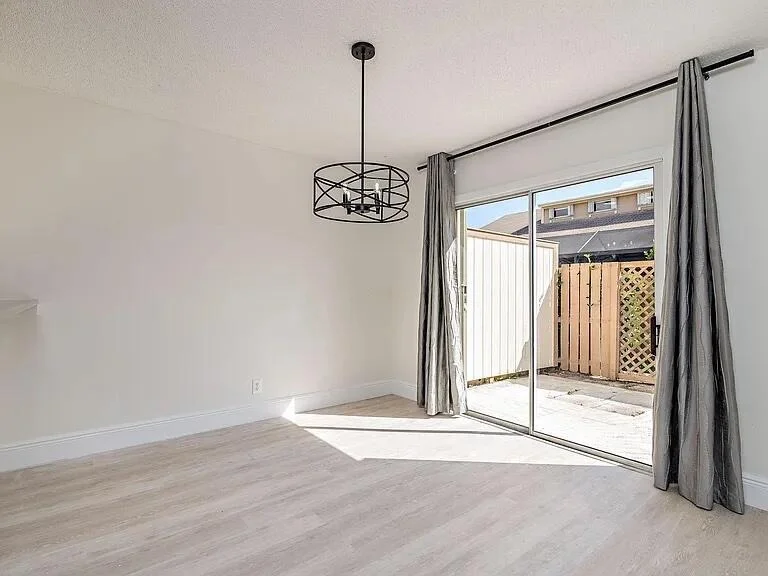 Photo of 211 Maplecrest Circle