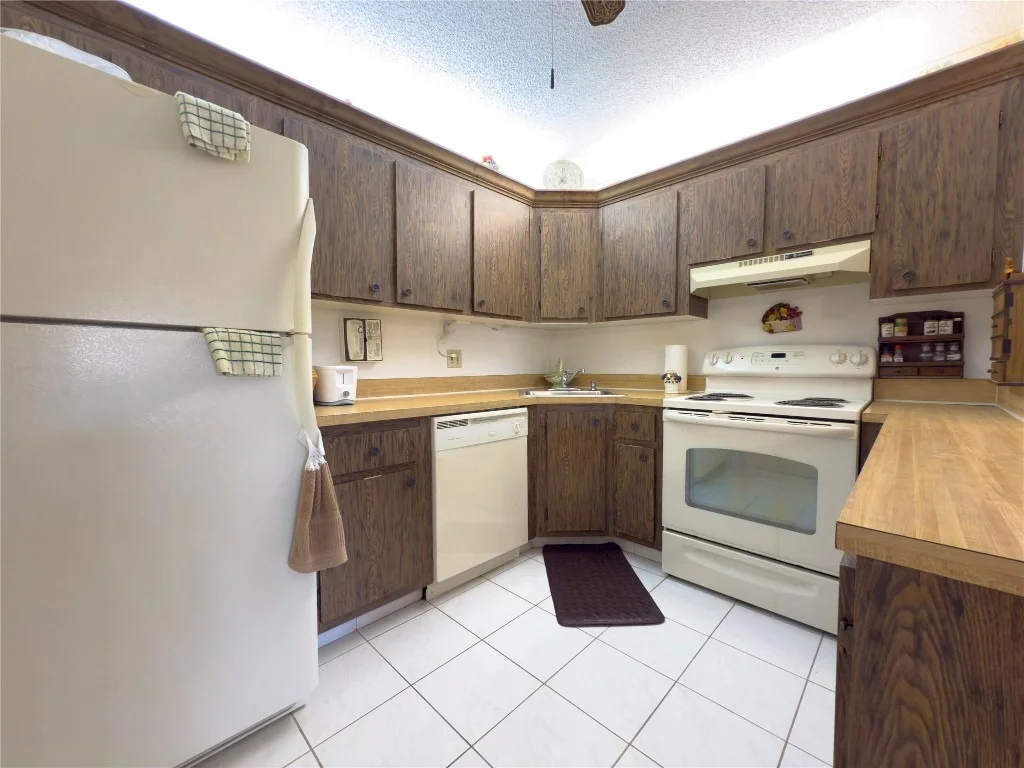 Photo of Unit C2 at 329 Knotty Pine Circle