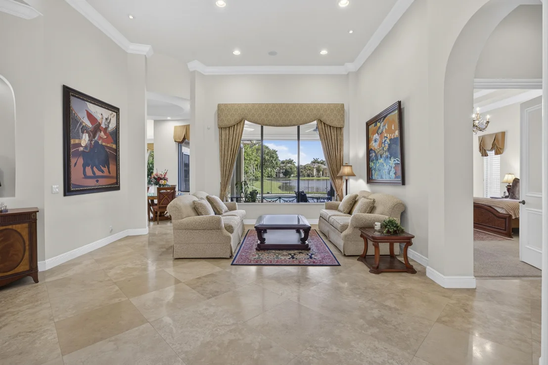 Photo of 10715 Versailles Boulevard