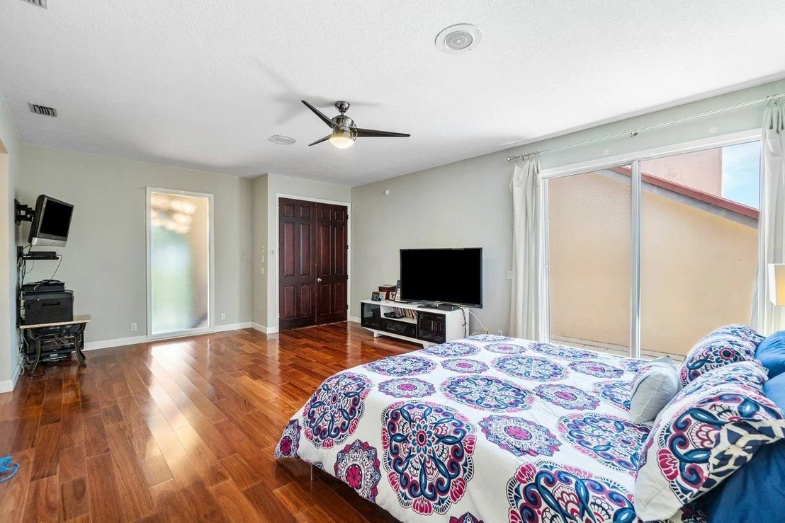 Photo of 648 Riviera Drive