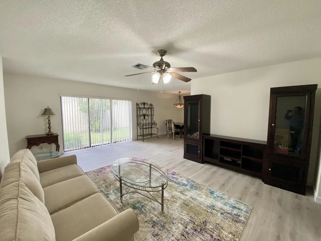 Photo of 5304 Mirror Lakes Boulevard