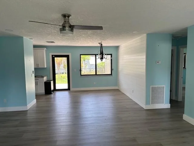 Photo of 907 SE Lake Street
