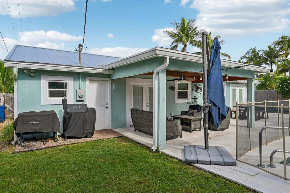 Photo of 405 E Whitney Drive