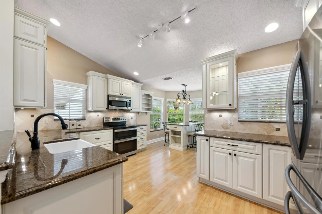 Photo of 12861 Meadowbend Drive