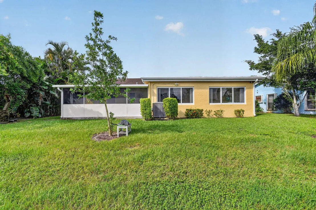 Photo of 7099 PINE MANOR Drive