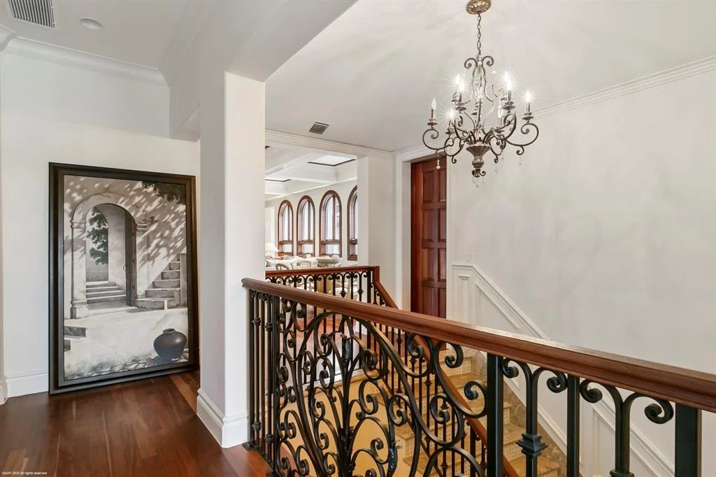 Photo of 701 NE Broadview Drive