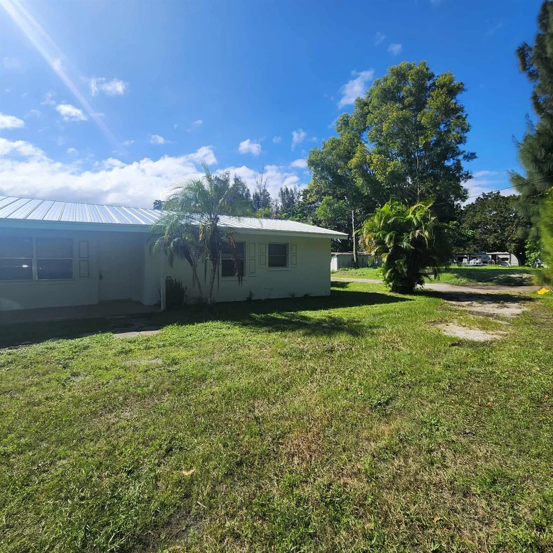 Photo of 855 SE Highland Avenue