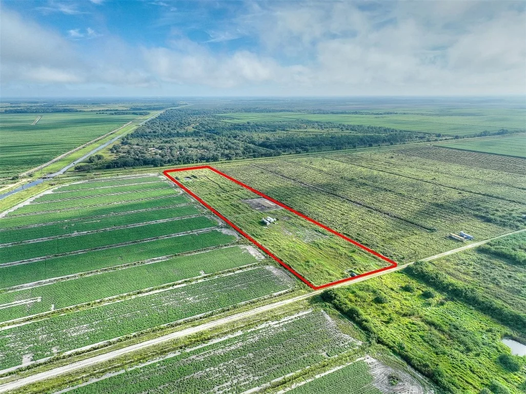 Photo of 7050 6th Road