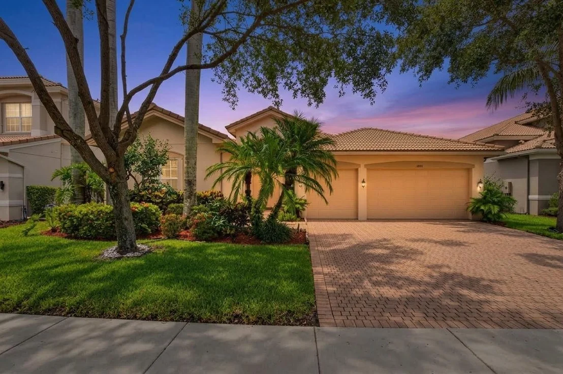 Photo of 8855 Starhaven Cove