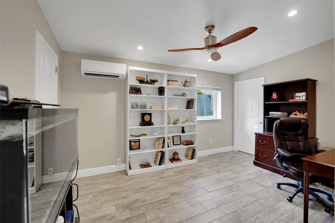 Photo of 17 SE 9th Avenue