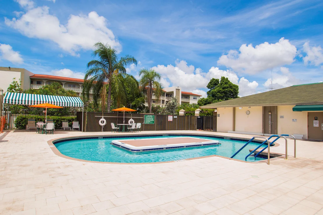 Photo of Unit H2 at 1901 Bermuda Circle