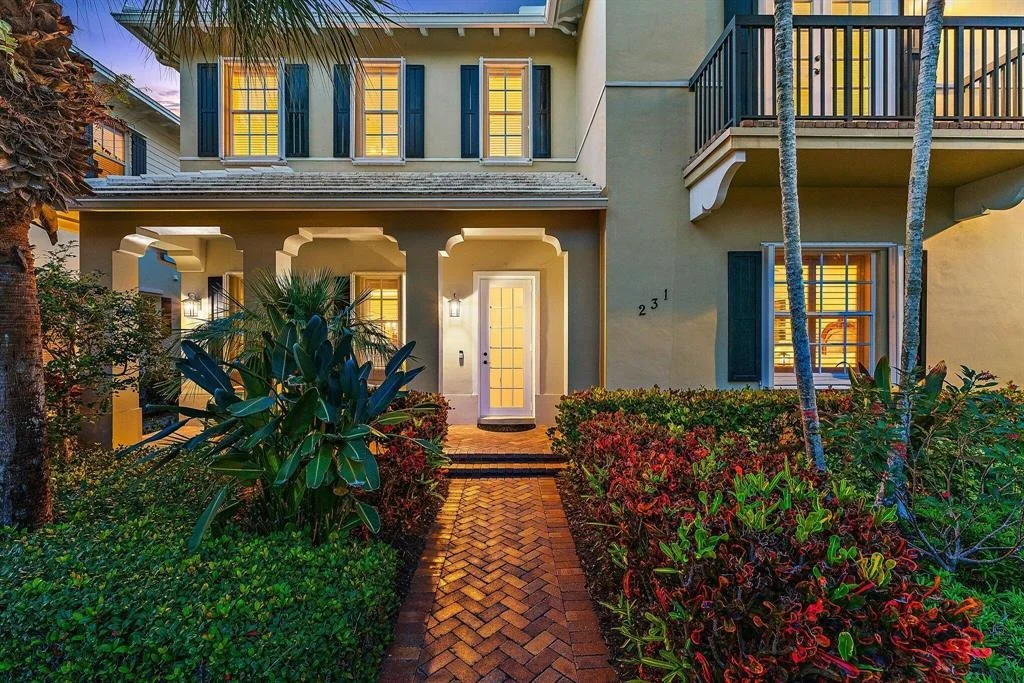 Photo of 231 W Bay Cedar Circle