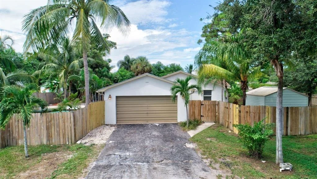Photo of 15385 Monroe Road