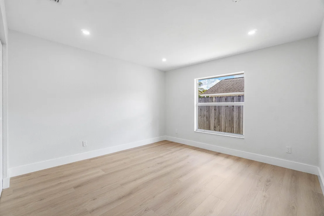 Photo of 4879 LINCOLN Road