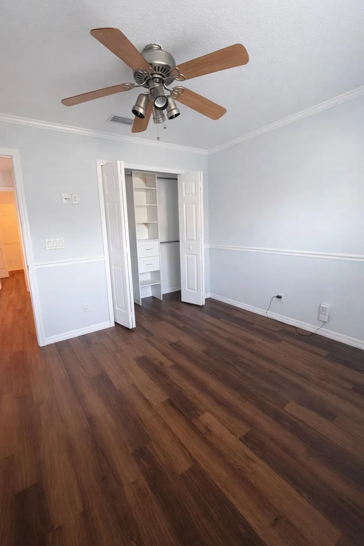 Photo of 828 Greenleaf Circle