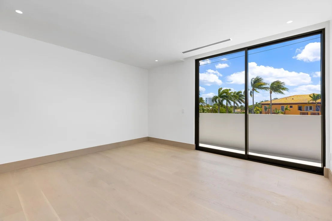 Photo of 1351 Cocoanut Road