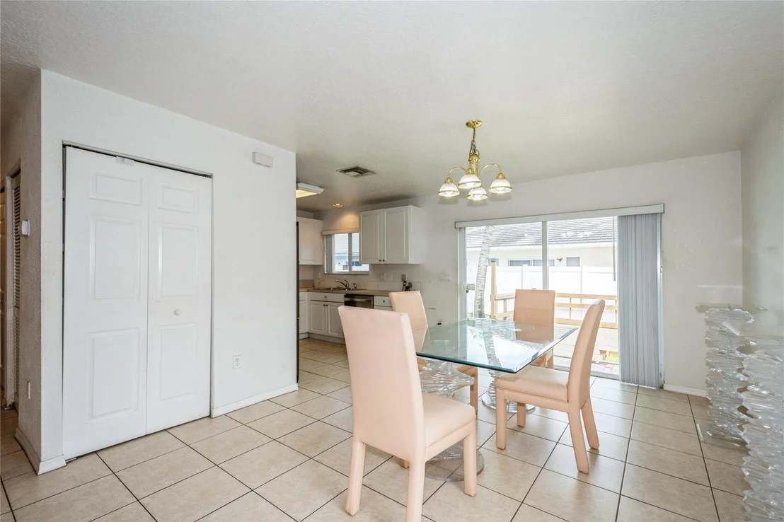 Photo of 320 NW 17th Terrace