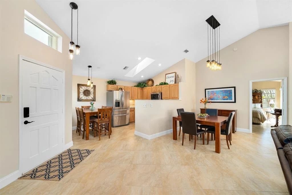 Photo of 930 Dickens Place