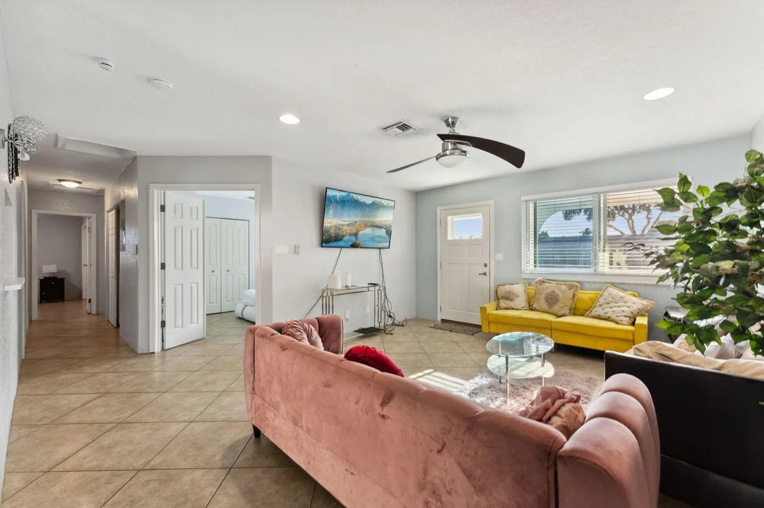 Photo of 718 NW 9th Avenue