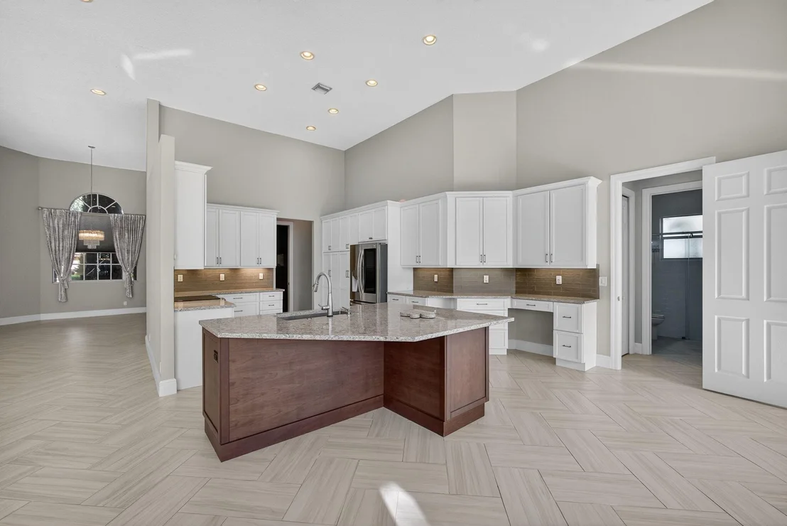 Photo of 111 N River Drive W