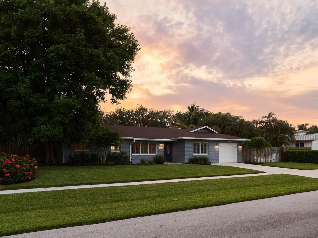 Photo of 304 Circle W