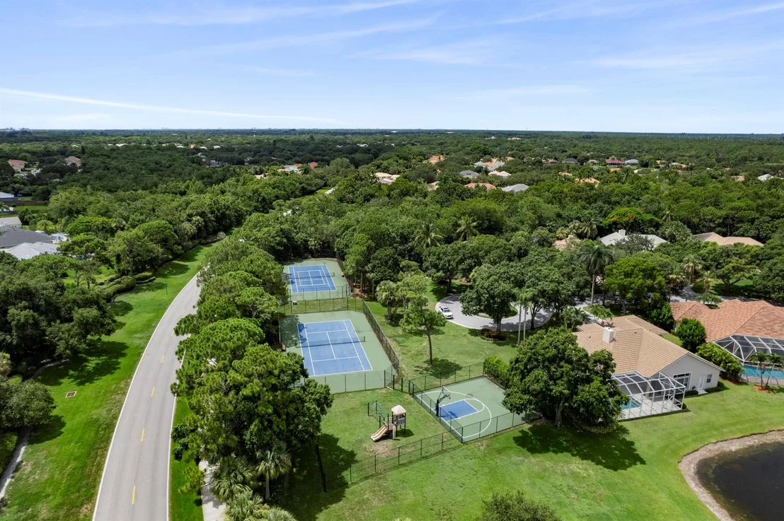 Photo of 136 N River Drive W