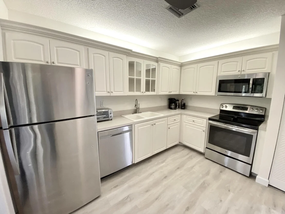 Photo of 5304 Mirror Lakes Boulevard
