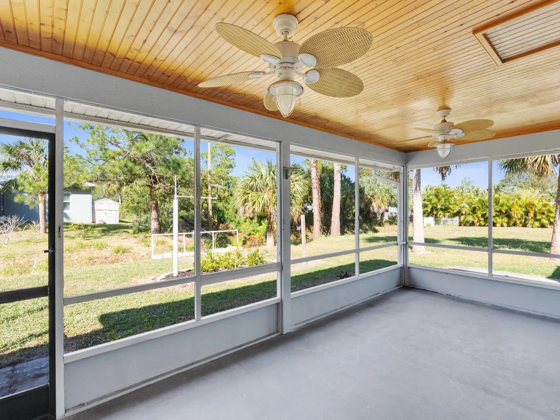 Photo of 825 Landsdowne Drive