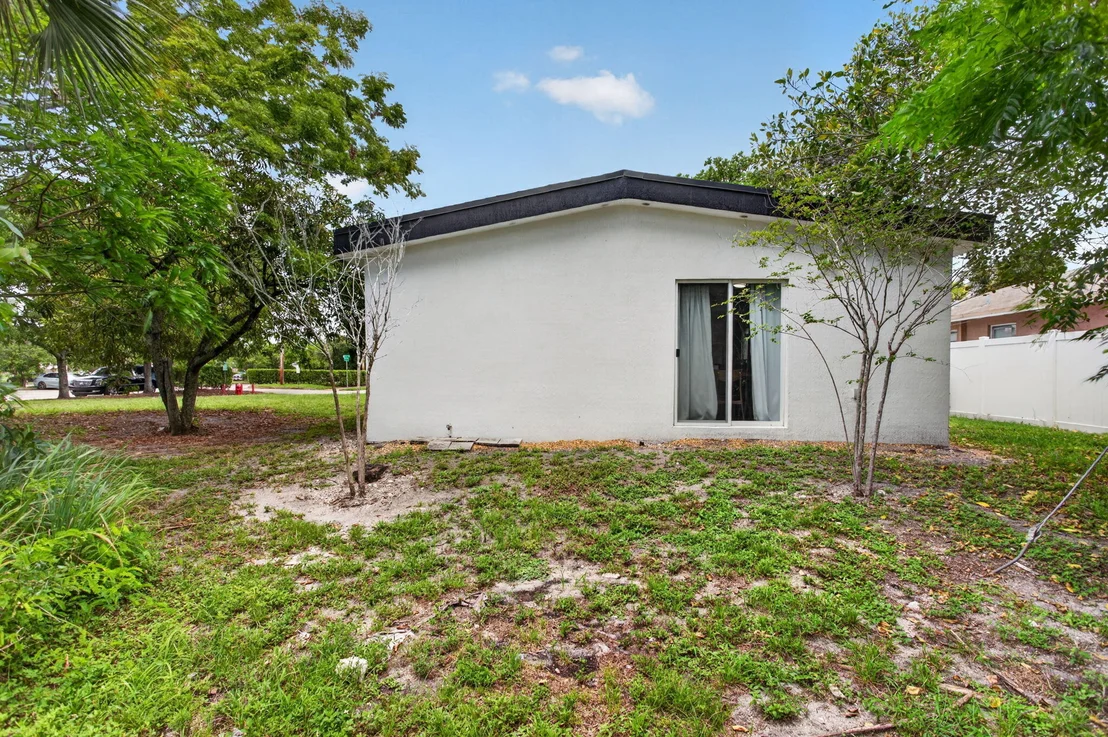 Photo of 700 NW 17th Terrace