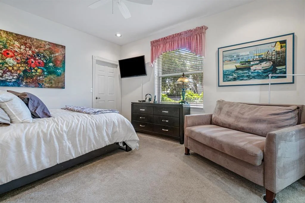 Photo of 113 N River Drive E