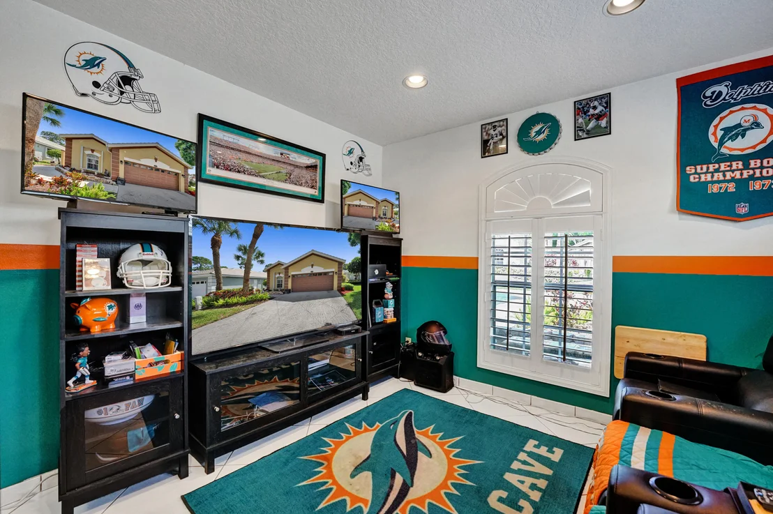 Photo of 165 Harbor Lake Circle