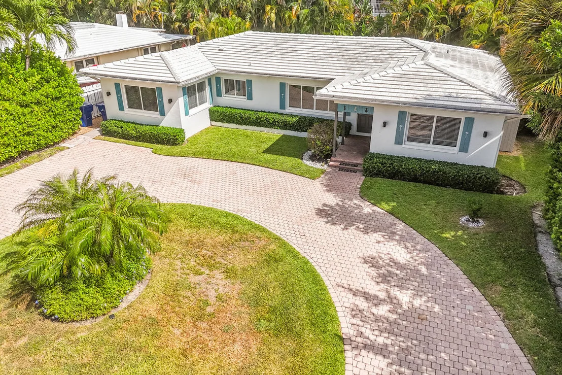 Photo of 1182 Beach Road