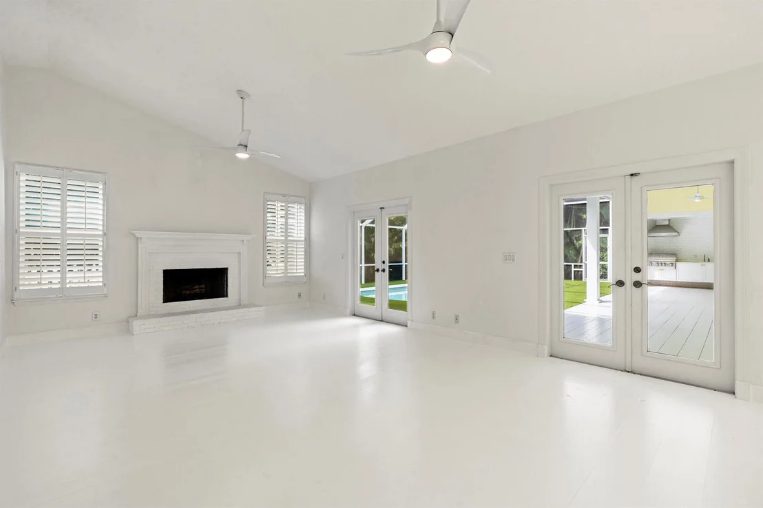 Photo of 136 N River Drive W