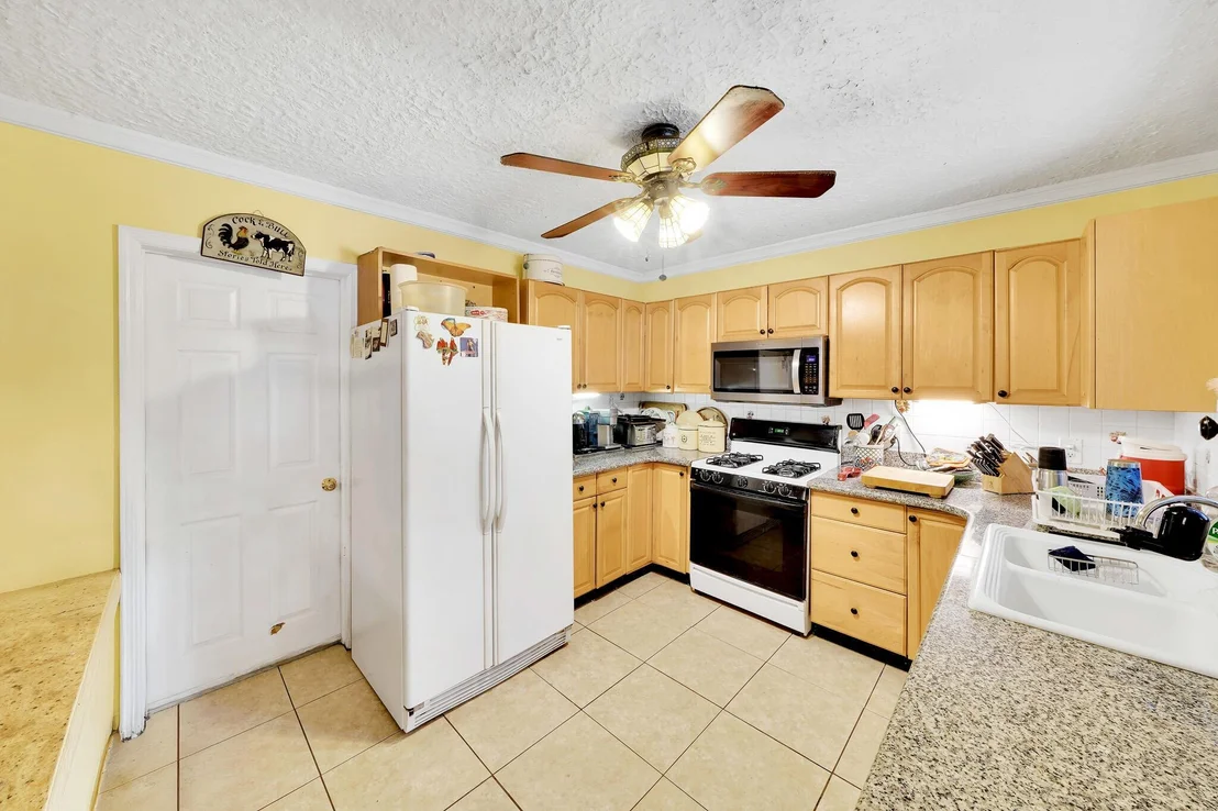 Photo of 910 Sylvan Lane
