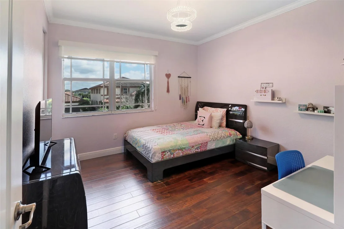 Photo of 8561 Lakeside Drive