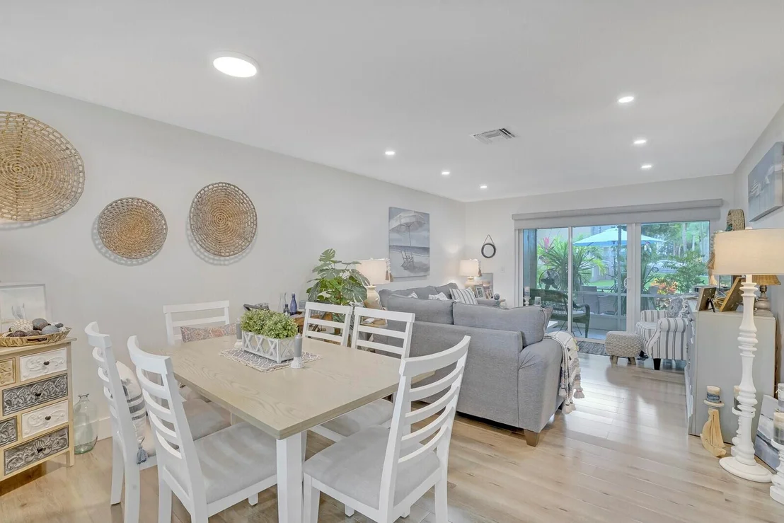 Photo of Unit B at 13734 Via Flora