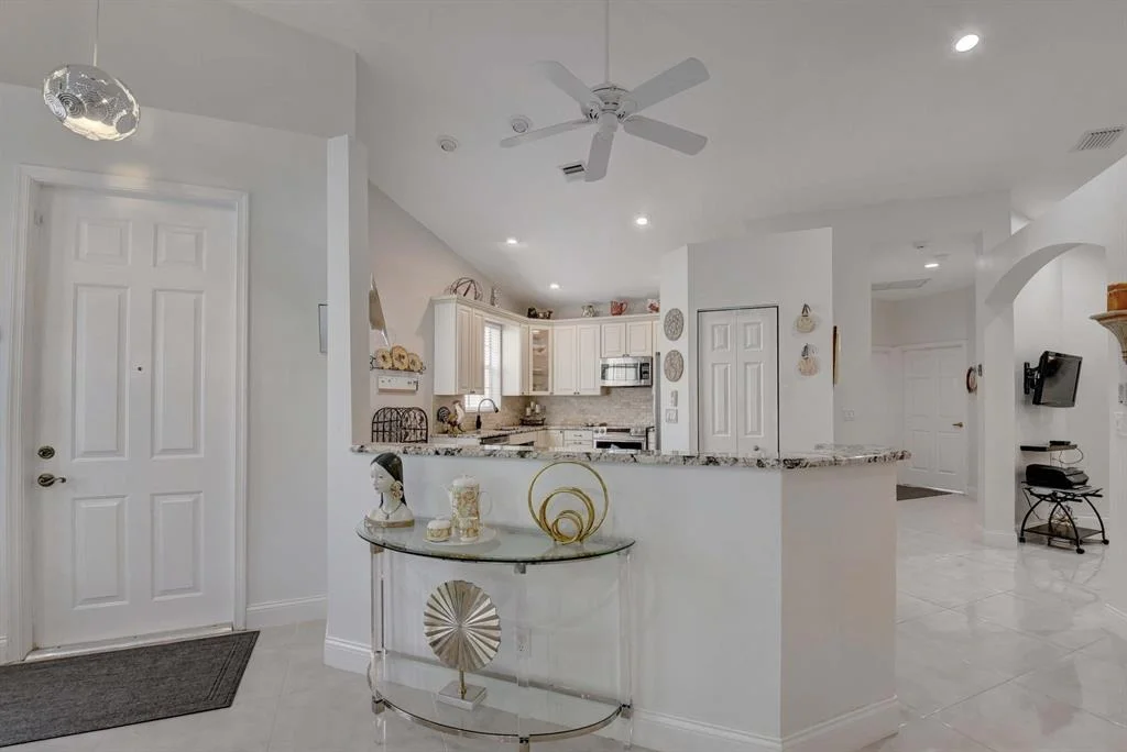 Photo of 6169 Heliconia Road