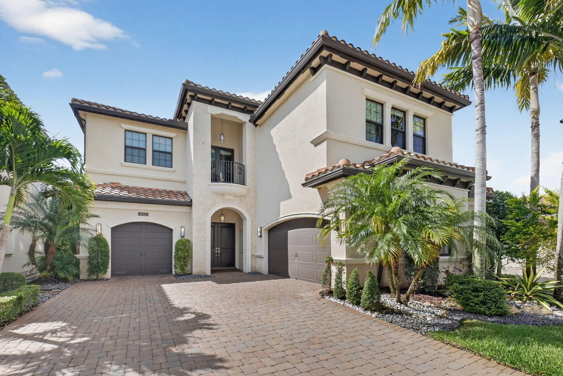 Photo of 16921 Pavilion Way