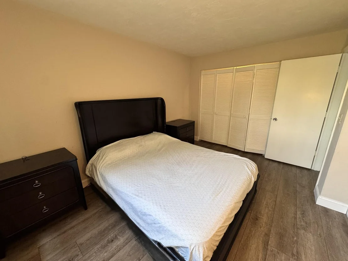 Photo of Unit J1 at 3124 Us Highway 441
