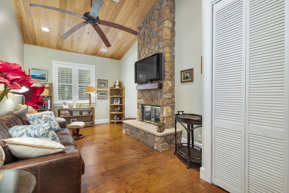 Photo of 115 ALPINE Road