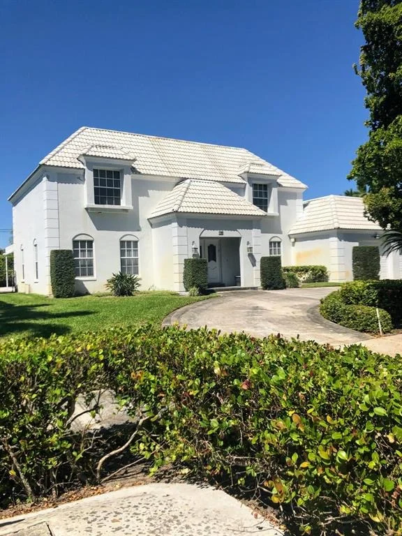 Photo of 861 Lakeside Drive