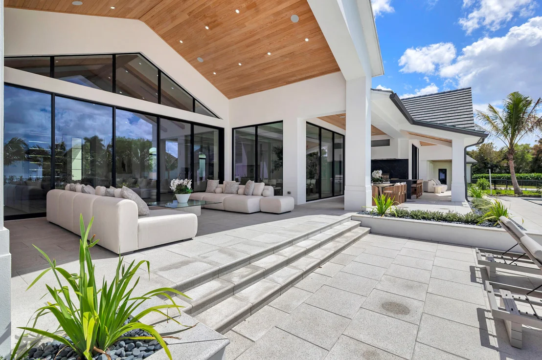 Photo of 2015 Lockheed Terrace