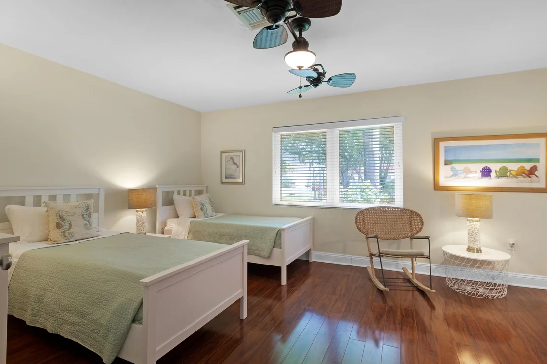 Photo of 3240 Lakeview Drive