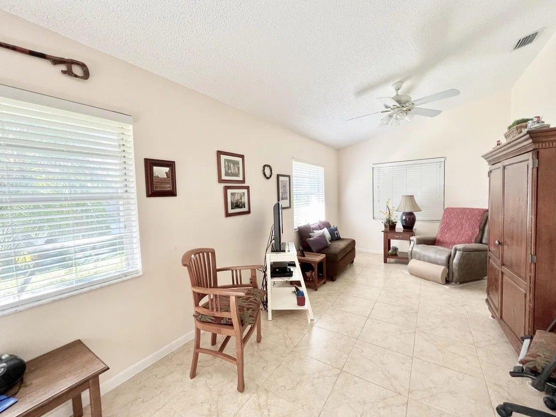 Photo of 3262 Anthony Circle N